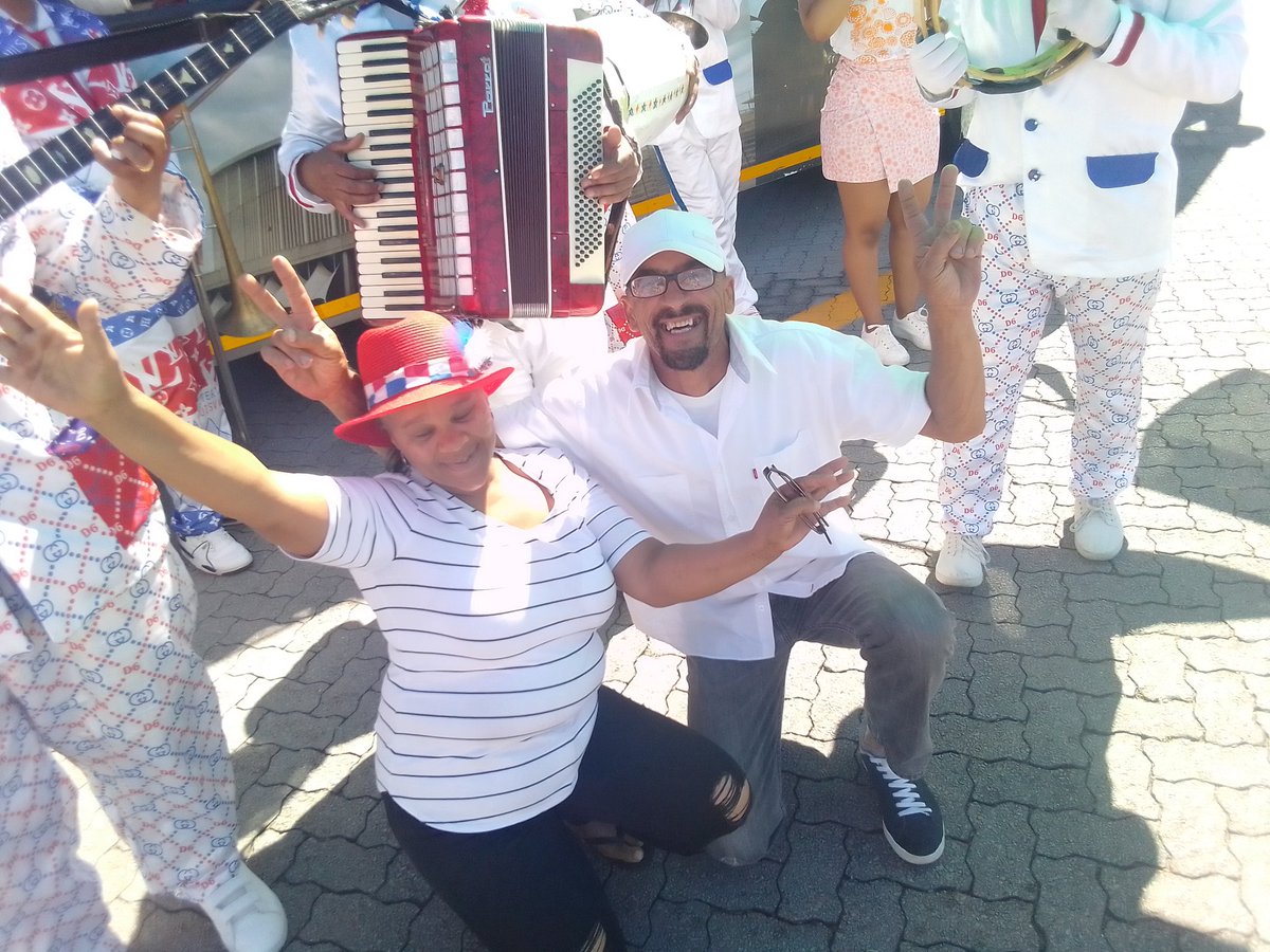 vascencia's tweet photo. @TelkomZA #AIValentines #ValentinesDay Me and honey bee 💕♥️ https://t.co/LJIfPkBnHQ