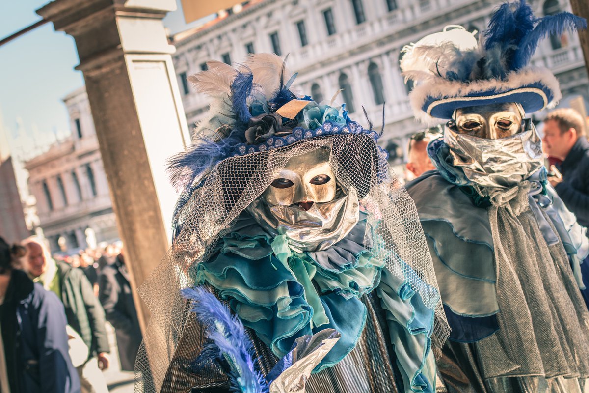 FelixLebelle's tweet photo. Le Carnaval de Venise, dont les origines remontent à 1094, anime la ville chaque année, attirant des milliers de touristes et de participants, tous vêtu de costumes d'époque extravagant, arborant masques et vêtements colorés.
Série à retrouver sur le site de @StudioHansLucas https://t.co/CfyTQXbzIK