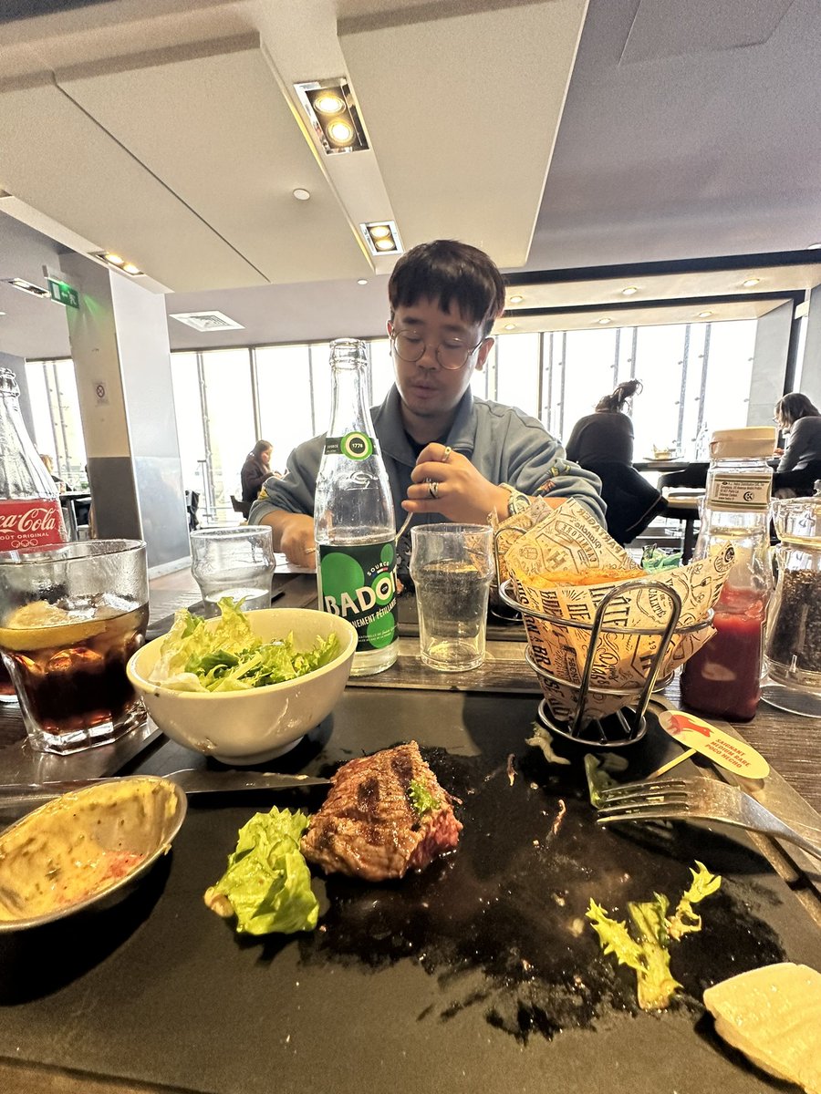 SLY_Lamaury's tweet image. Pour compenser sa magie noire, je lui ai fait la surprise d’allez voir William Bellaid exploser le Genesis X pour la Saint Valentin