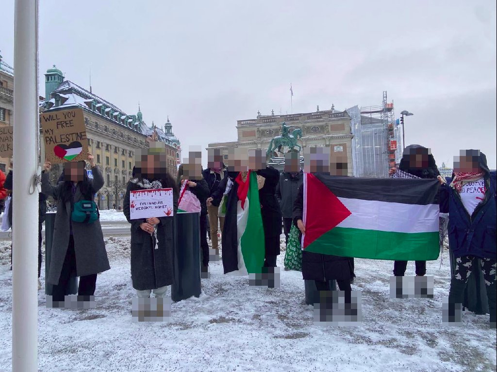 Nackakommun's tweet photo. Rapport: "Demonstration under debatt i Riksdagen"

https://t.co/nfRzJiW852 https://t.co/CV8u1HYXTT