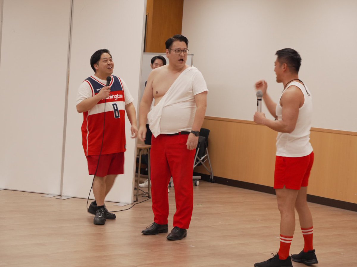 yca_yoshimoto's tweet photo. MCの #バビロン さん
最高のお手本ありがとうござました😂

本日順位は
🥇ブリタニカ
🥈上空計画
🥉キャツどん
おめでとう🎉

インフルで欠席した
ぐうぽよ不動音頭 しゅんきバンバイエ
お大事に...😷 https://t.co/89U8KCAFd6