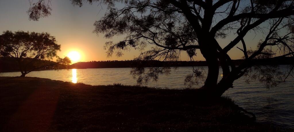Gorgeous sunset at the lake.
#Sunset #Texas #PossumKingdomLake #OakTree