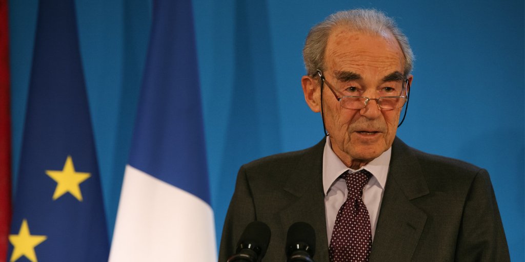 🕊️ L’université #Paris1PanthéonSorbonne s’associe à l’hommage national rendu ce midi à Robert Badinter, disparu le 9 février dernier.

Merci professeur Robert Badinter.

De chez lui, il n’avait qu’à traverser le jardin du Luxembourg pour rejoindre notre université – son