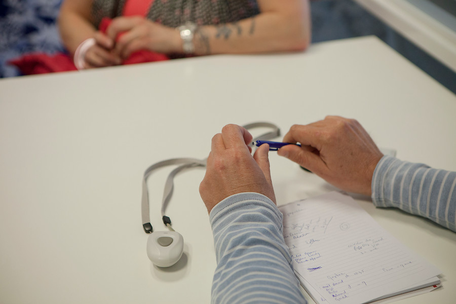 Vrijwilligerswerk met gedetineerden voorkomt recidive. Dankzij een aangenomen motie van <a href="/christenunie/">ChristenUnie</a> en <a href="/SGPnieuws/">SGP</a> wordt de vergoeding van dit werk eindelijk weer geïndexeerd - na zeven jaar! Bedankt <a href="/mirjambikker/">Mirjam Bikker</a> en <a href="/djhvandijk/">Diederik van Dijk</a>