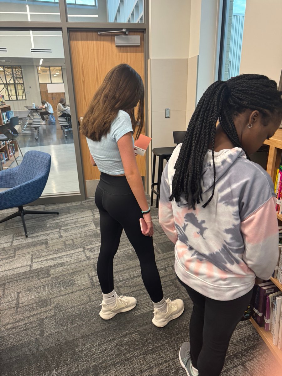 lsbhigh's tweet photo. Intro to Design class utilizing the library to explore Pantone Colors #lsbdesign #gogrizzgo https://t.co/f46Udsbi79