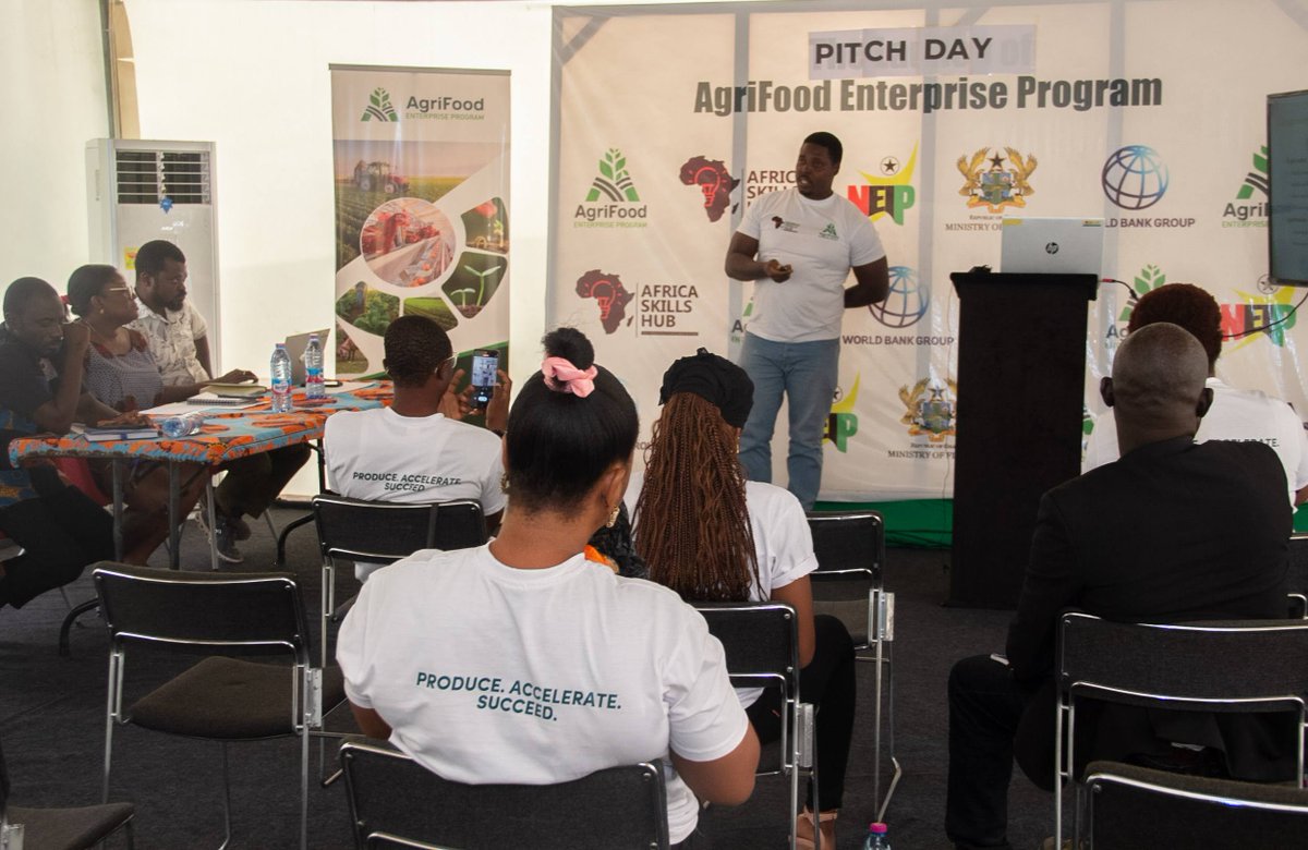 ASHAfrica_'s tweet photo. Entrepreneurs in the #AgriFoodEnterpriseProgram pitched their businesses, impressing judges and audiences with their pitches centered around sustainability, scalability, and social impact. 
They presented solutions to transform the agric industry toward business growth and dev't. https://t.co/etYA4tVet4