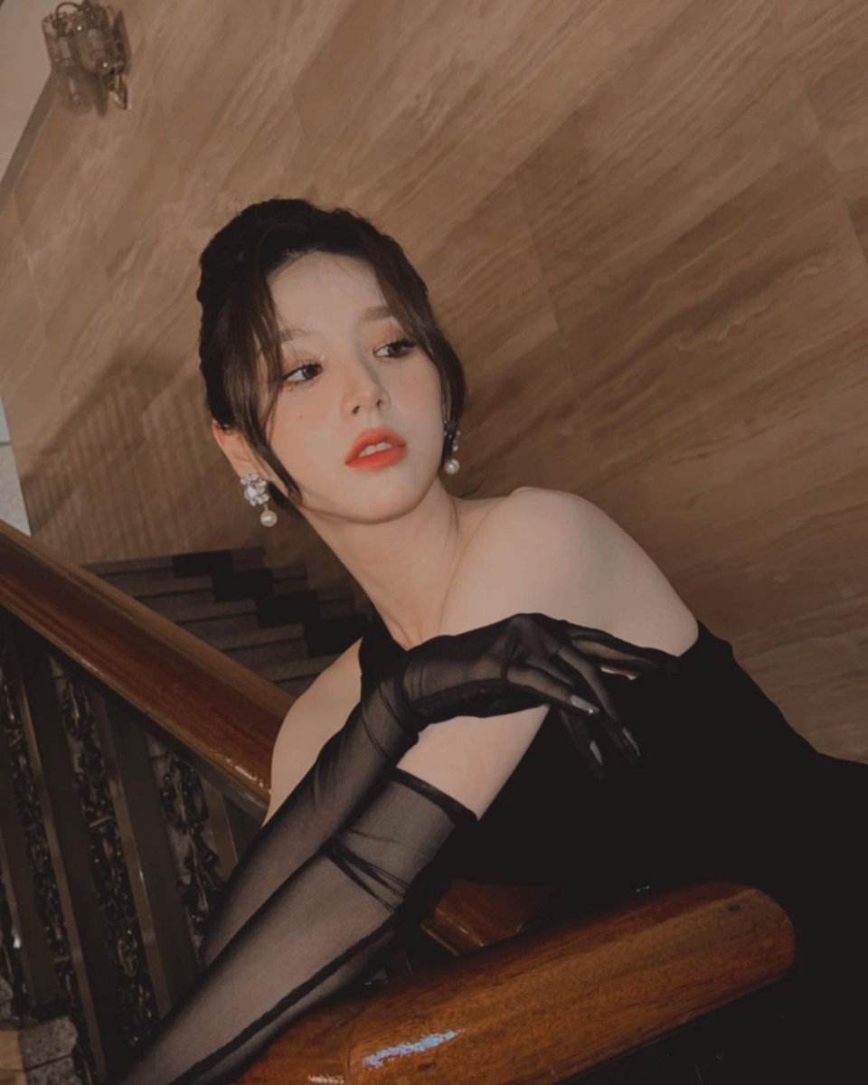 Heejin. tweet media