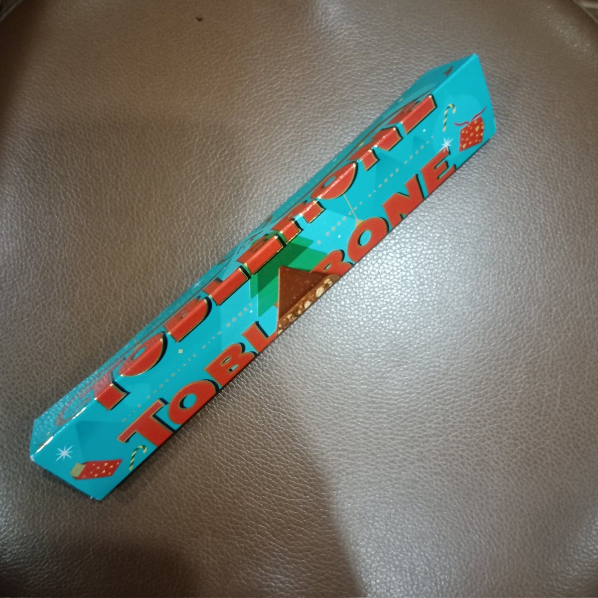 MaeEscorial17's tweet photo. I have been single for almost 8 years now. But my brother never forgets to give me chocolate every Valentine's day. 🥺 https://t.co/6So9NXJwKW