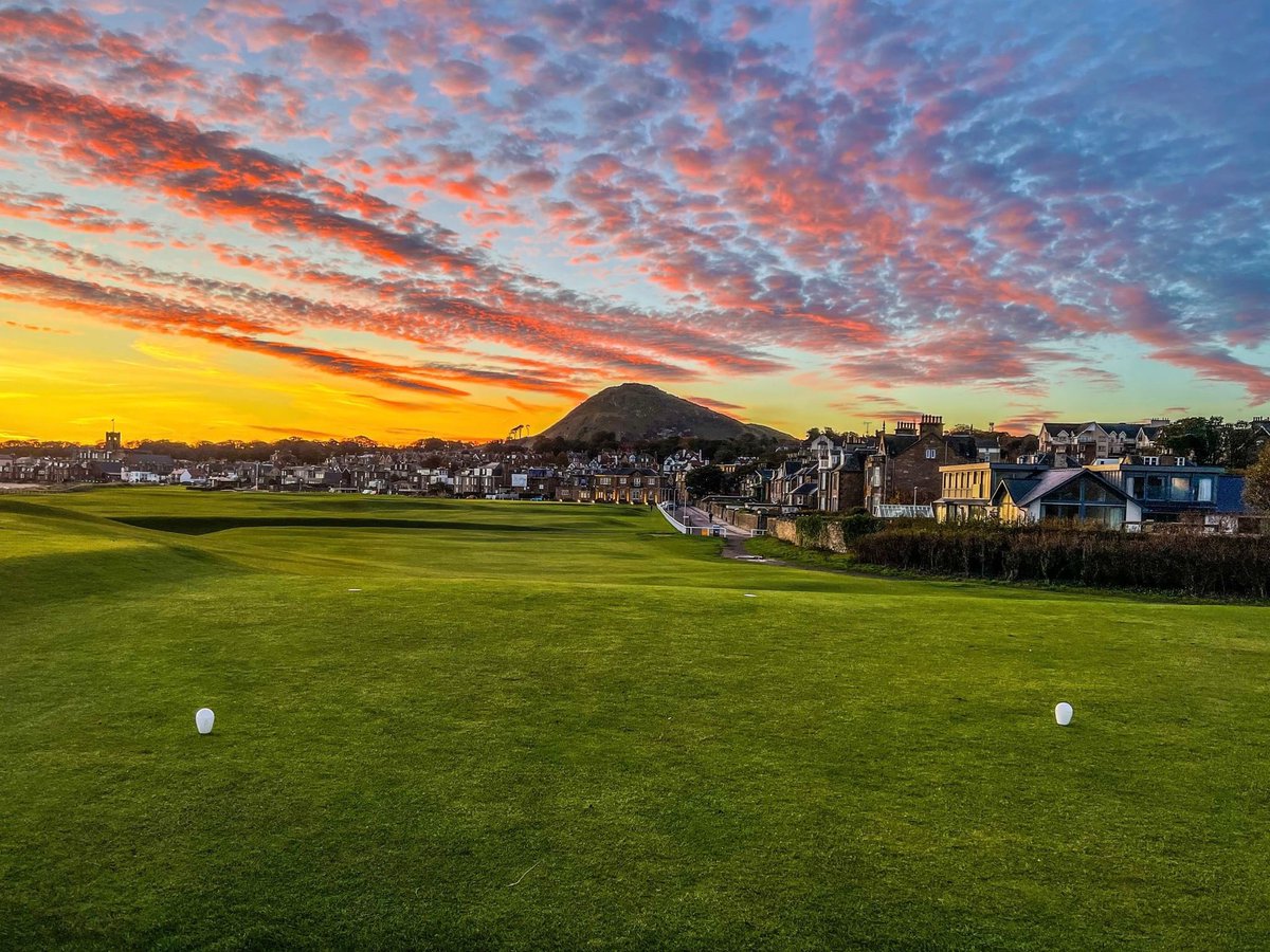 A beautiful sunrise on the 18th … not long until we see more of these again as the weather (hopefully) improves and and we head towards the spring season! 📸 @HavershamBaker 🙌🏼
