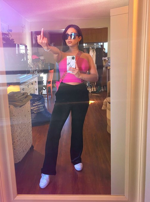 Roses are red, violets are blue, you&rsquo;re a stupid virgin loser, everyone knows it too! 🤣 Happy Valentine&rsquo;s