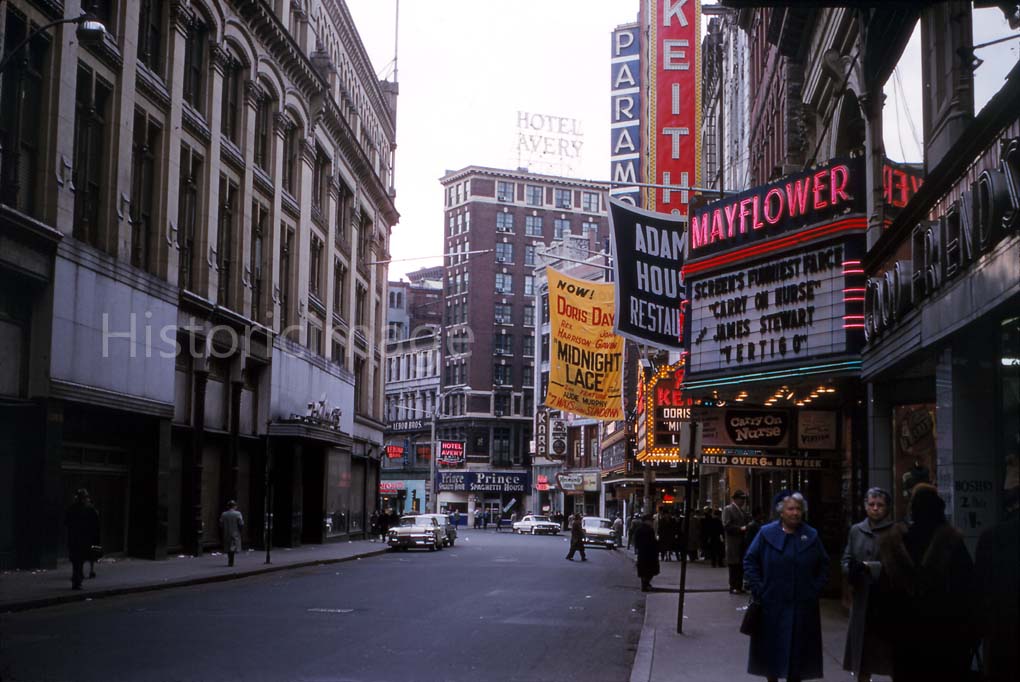 Historicimage's tweet photo. November 1960, Washington Street Theater District, Boston. Depicting the Mayflower, Adams House Restaurant, RKO Keith's and Paramount on the right. In the background the Hotel Avery, Prince Spaghetti House and the Normandy Lounge. #historicimage #Boston https://t.co/vfDPVWpYnE