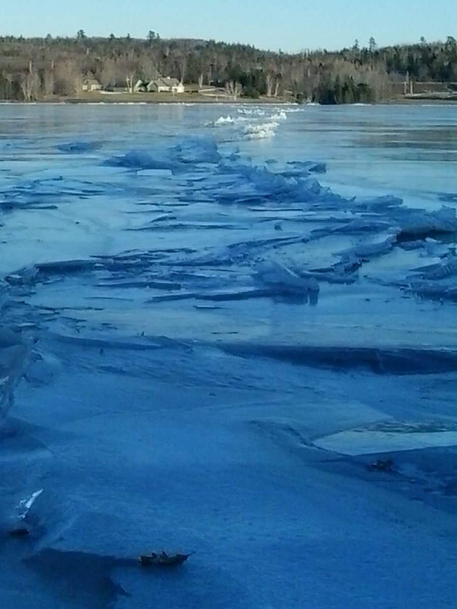 drtightline's tweet photo. It breaks my ❤️ on #valentineday that the #omiwatari is less likely to appear in a warming world 🔥 (below is NB version of that lake-ice phenomenon) https://t.co/bb7LNUygfF