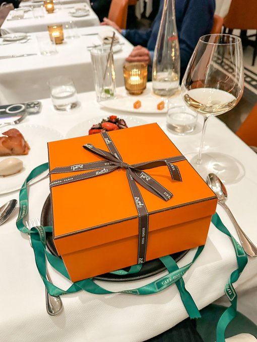 The man knows how to do Valentine&rsquo;s Day. Thank you for this surprise! 💝🥹 https://t.co/02IiTvIt35