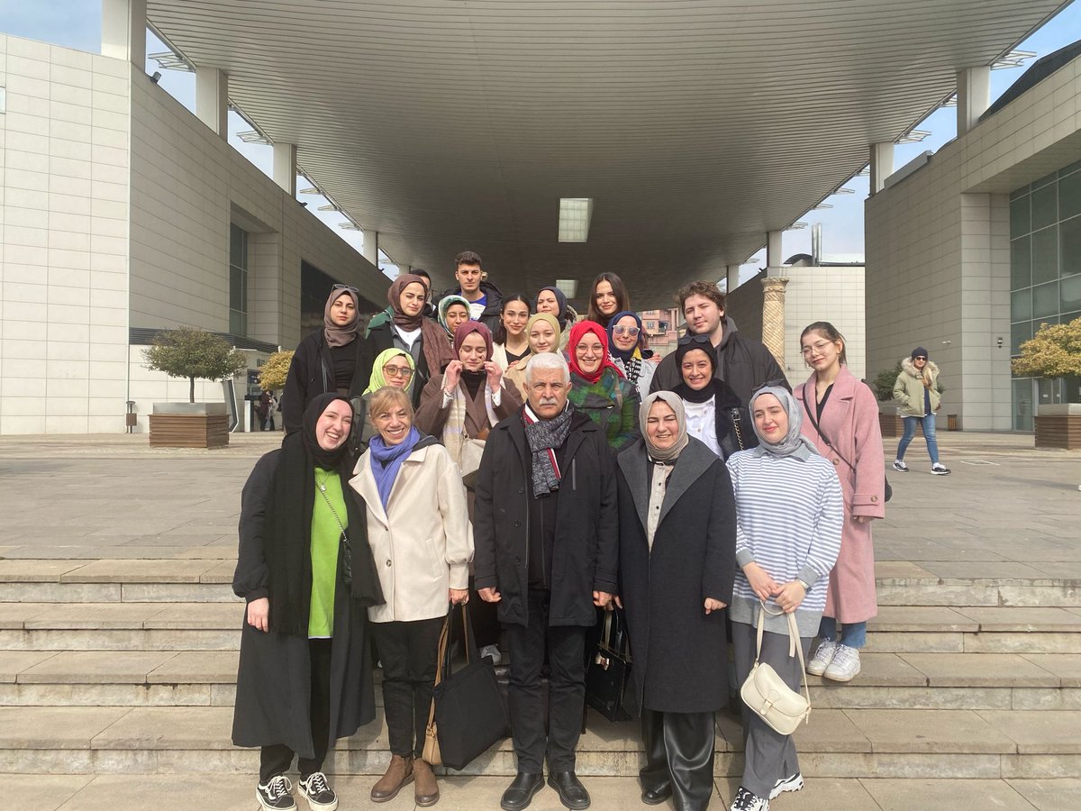 Fsmvusks's tweet photo. Bilim Tarihi Kulübü, Prof. Dr. Fuat Sezgin İslam Bilim Tarihi Enstitüsü, TÜRGEV ve Kağıthane Belediyesi ortaklığıyla 40 öğrencimiz “Tarihin Sıfır Noktası” olarak adlandırılan Göbeklitepe’yi ziyaret etti.

@fsmvu 
@FsmvuBTK 
@MustafaKachar 
@nihalfiratoz https://t.co/JjFz2giiQ4