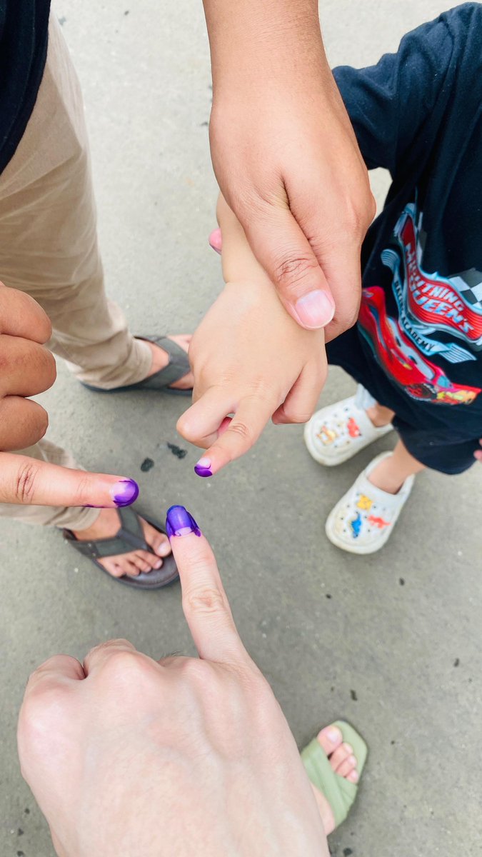 Pemilu pertama setelah naturalisasi menjadi warga depok, sudah pasti yang tidak akan saya sesali dalam pemilu ini adalah milih bang komeng sebagai anggota DPD. Demi indonesia lebih uhuy!