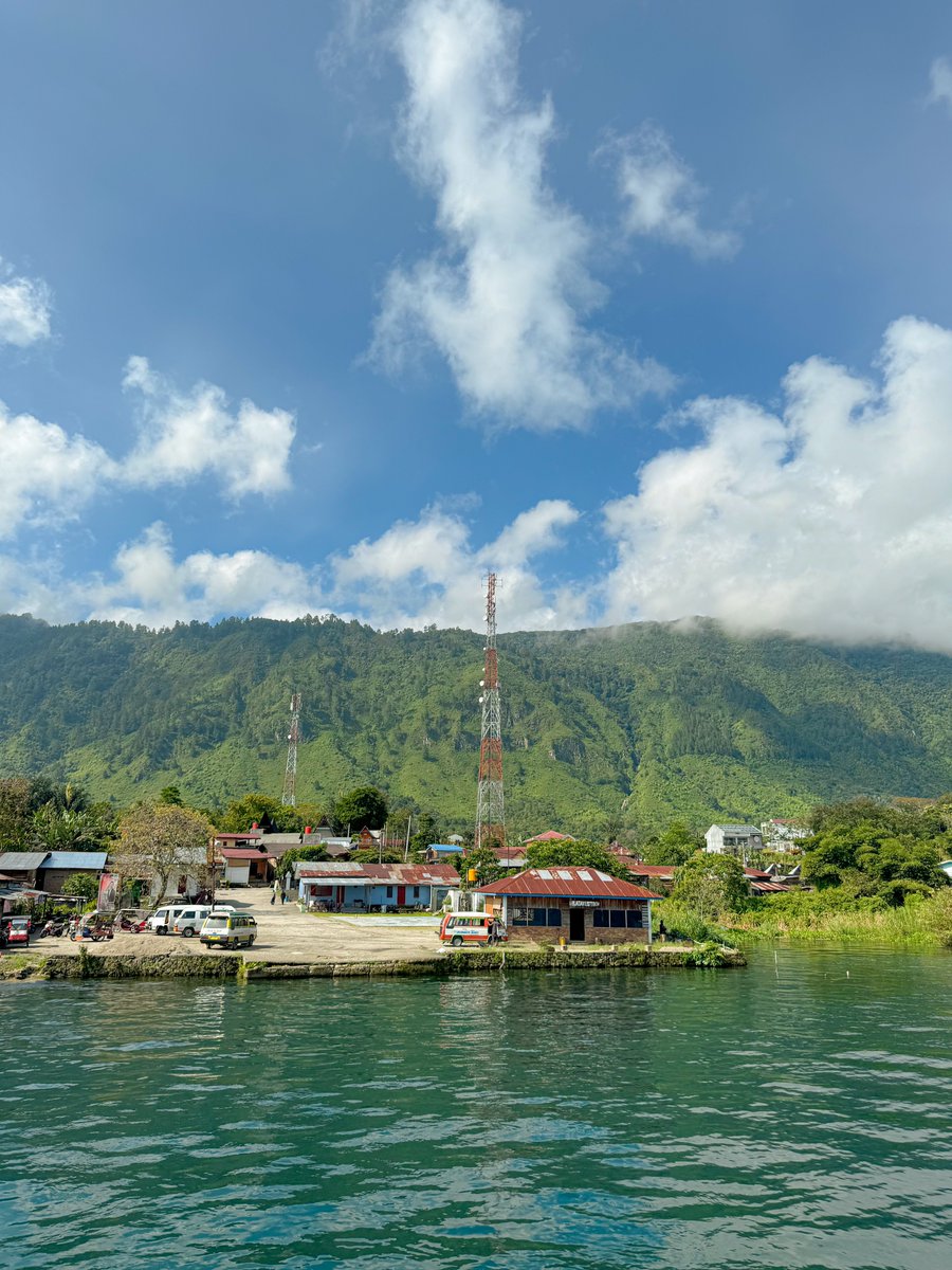 aazmeeriskndr's tweet photo. Day 3

View di Samosir/Danau Toba.

Sebelum terjadi danau, Gunung Toba pernah meletup 74,000 tahun dulu dan menyebabkan 1000 tahun musim sejuk. Dan hampir keseluruhan manusia pada zaman itu pupus 🤯 https://t.co/eNIFdw2Qw0