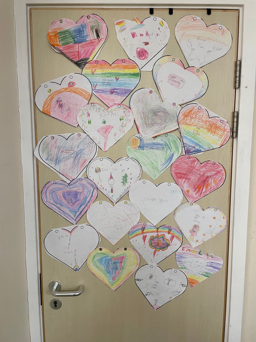 NewHorizonsTSAT's tweet photo. Last week, we celebrated our Trust's #BeYou day, celebrating what makes each of us unique and special. ❤️

Children completed their "I am beautiful" signs, while our Early Years classes came in dressed up as who they wanted to be when they grew up. 🌟

#WeAreNewHorizons #WeAreOne https://t.co/5tIL6Lf5GW