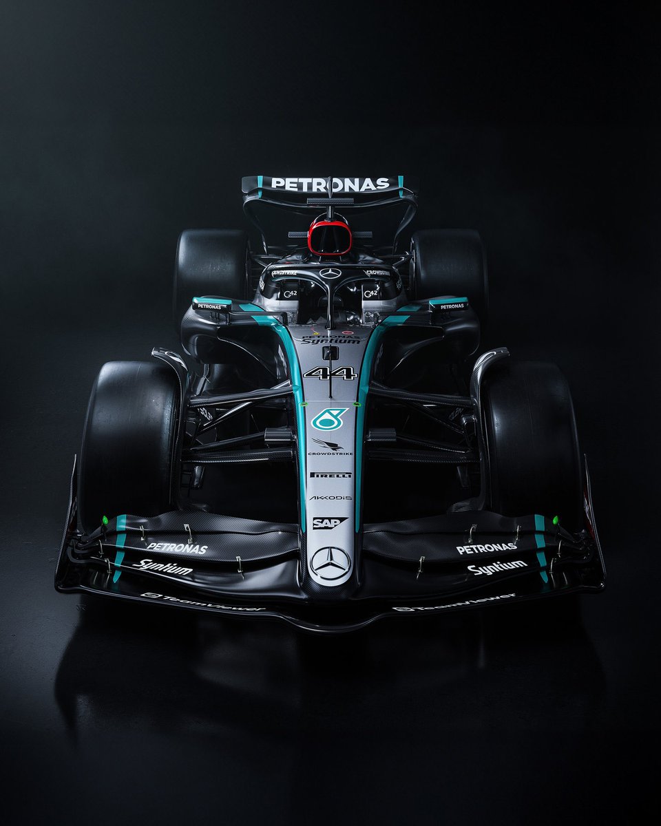 AleBellangero's tweet photo. A flecha de prata está de volta ⁴⁴ @LewisHamilton
#GoLewis 🇧🇷 https://t.co/EujNSDbdkU