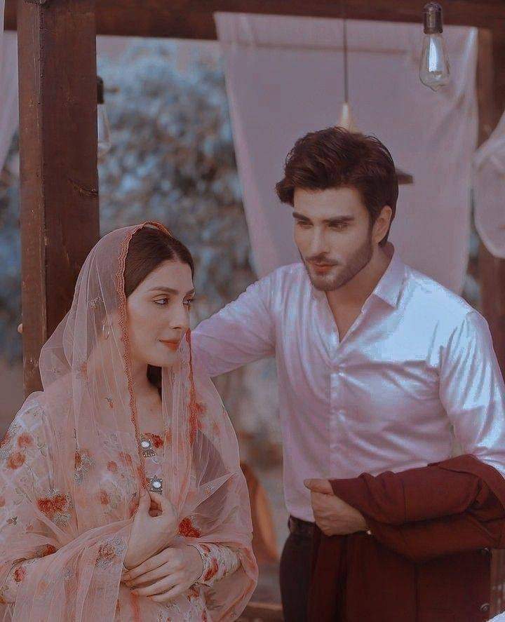 نہ چاہتے ہوئے بھی یہ عشق دیوانہ بنا دیتا ہے🥰
خدا دل تو دیتا ہے لیکن دھڑکن کسی اور کو بنا دیتا ہے❤️
#poetrylovers