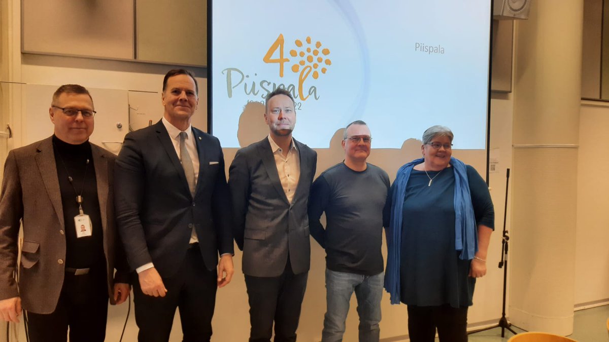 Keski-Suomen hyvinvointialue vieraili tänään Kannonkoskella. Tapaamisessa käytiin läpi paikallista palveluverkkoa, kehittämistä ja yhteistyötä. Vierailtiin myös Piispalassa tutustumassa hyvinvointipalveluihin. Kuvassa Nikkilä, Tollet, Rautiainen, Nuorala ja Saari.