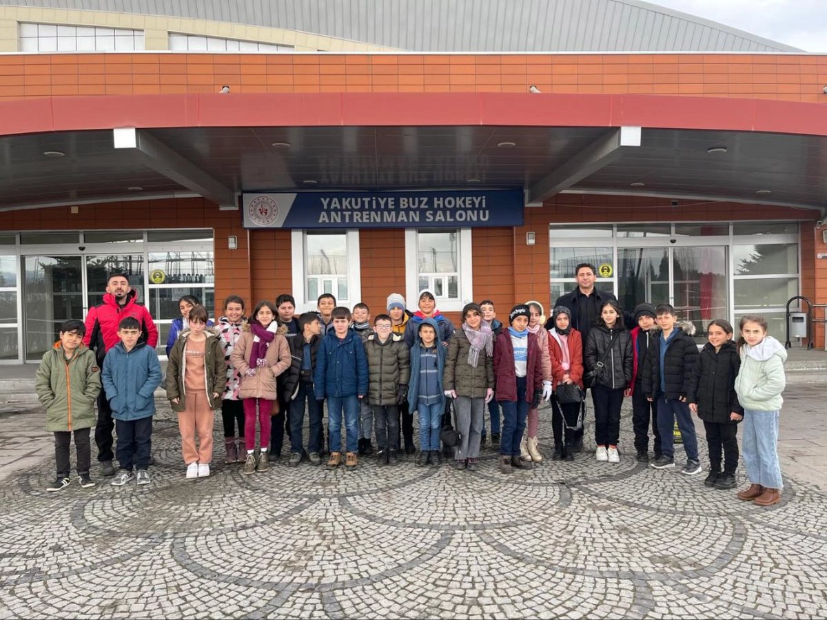 Müdürlüğümüze bağlı ortaokullarımızda öğrenim gören öğrencilerimizle "Kış Sporları" kapsamında paten etkinliği yapıldı.

<a href="/Yusuf__Tekin/">Yusuf Tekin</a> <a href="/fatihbayramia/">Fatih Bayram</a> <a href="/yakupyildiz024/">Yakup YILDIZ</a> <a href="/OrhanOzen_25/">Orhan ÖZEN</a>