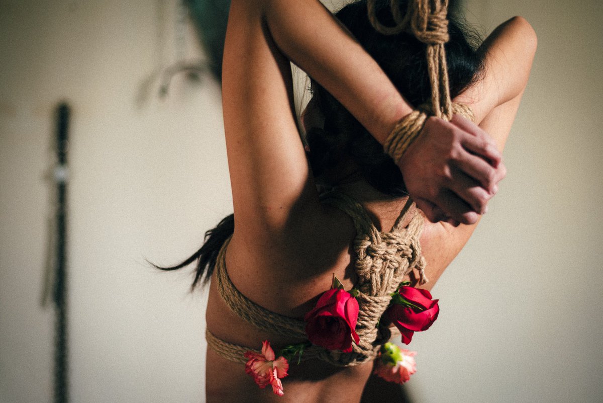 DarkSnapTT's tweet photo. รีรัน Shibari&amp;Flowers ต้อนรับวันวาเลนไทน์ 🥀
. #shibari . https://t.co/3nZlza4uhZ