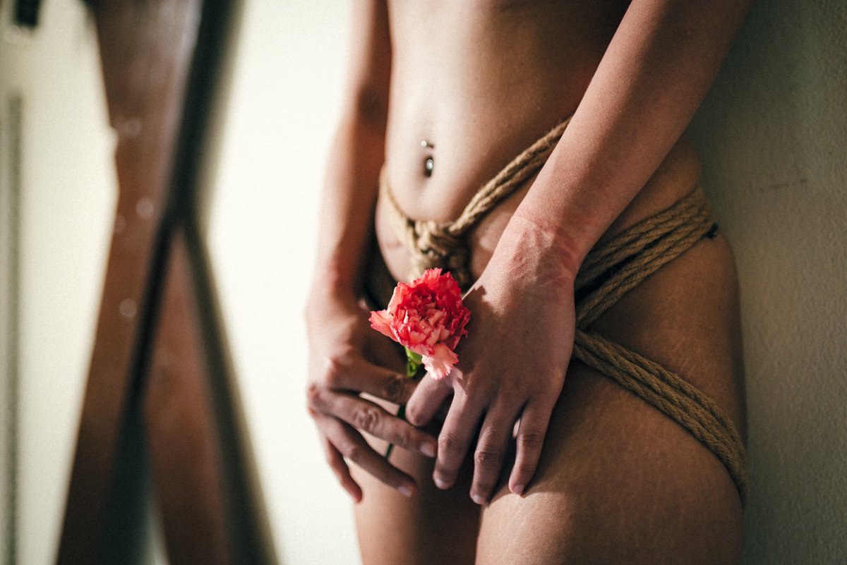 DarkSnapTT's tweet photo. รีรัน Shibari&amp;Flowers ต้อนรับวันวาเลนไทน์ 🥀
. #shibari . https://t.co/3nZlza4uhZ