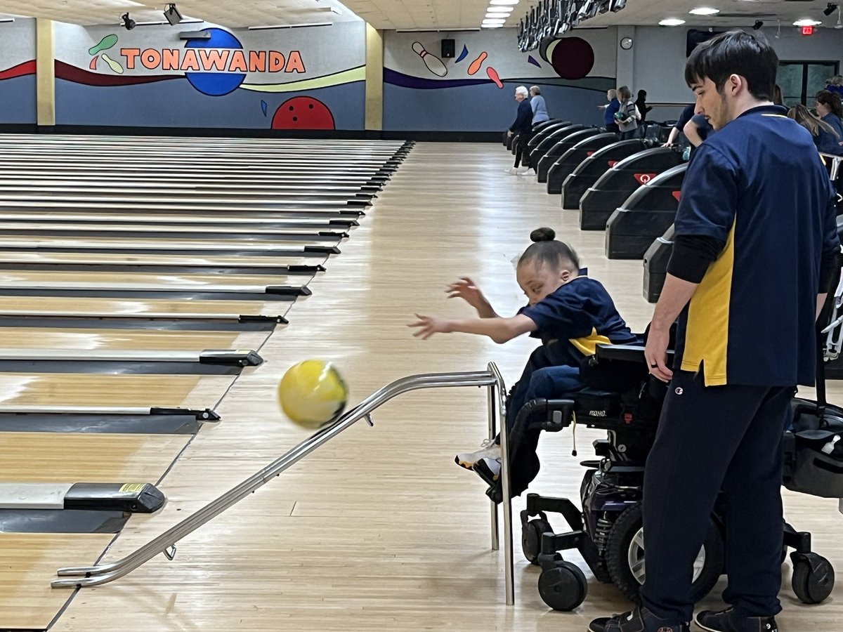 Section6USBBall's tweet photo. Healthy Living - Athlete Leadership - Engaging Communities - Spread The Word - Unified Bowling Dunkirk at Southwestern Lake Shore at Eden Cheektowaga at Alden #GameChanger #Inclusion #NYSO https://t.co/mUrm74uNZ3