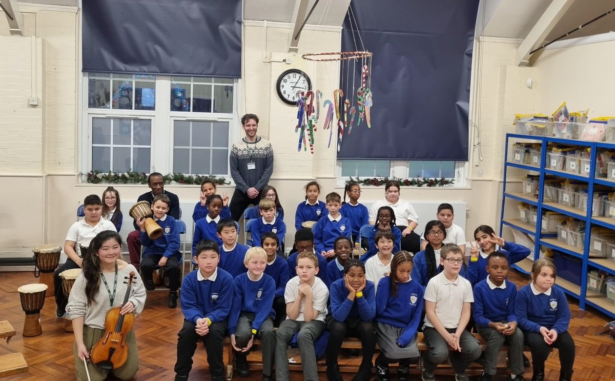 Last term we had fantastic fun introducing our 'Carnival of the Animals' project at #launcelotprimaryschool, ably led by Young Artists #JackHolton (baritone) and #InisOirrAsano (viola). Read all about our project, & the ode year 5 wrote to the blob fish! wcom.org.uk/case-studies/m…