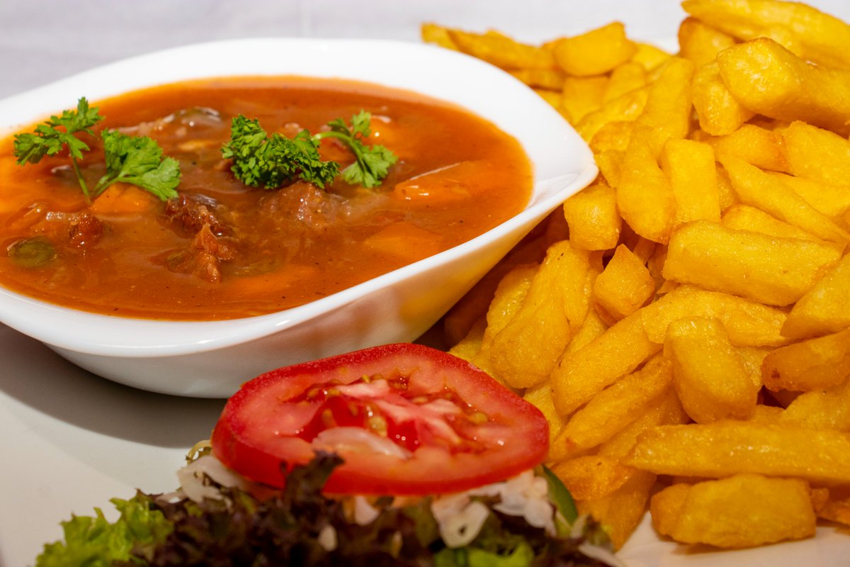 Weekend lunch plans made easy at Ndereyaz. Bring your kids and enjoy a relaxed meal in a family-friendly atmosphere.
Visit us or order delivery in Kiwenda, Najjera, and nearby areas. Call us at 0707912912 to place your order.
#NdereyazRestaurant