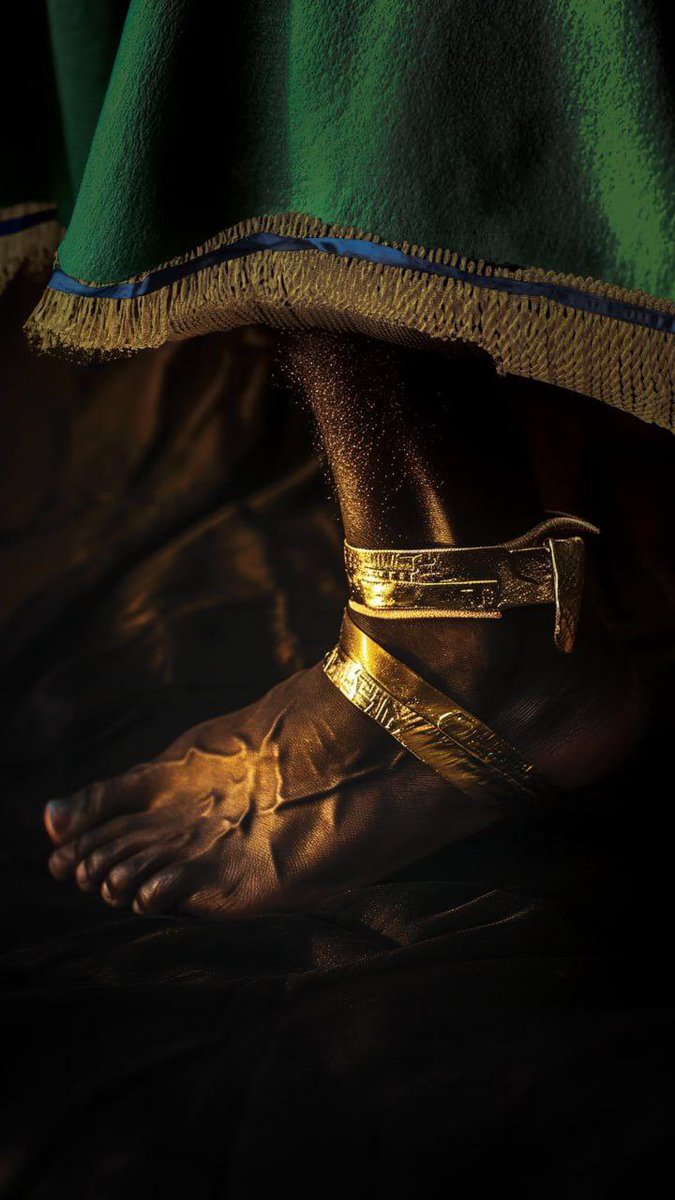 BishopNathanyel's tweet image. Black History Facts! 

Jesus is a black man! 

Revelation 1:14 His head and his hairs were white like wool, as white as snow; and his eyes were as a flame of fire;
Revelation 1:15 And his feet like unto fine brass, as if they burned in a furnace; and his voice as the sound of…