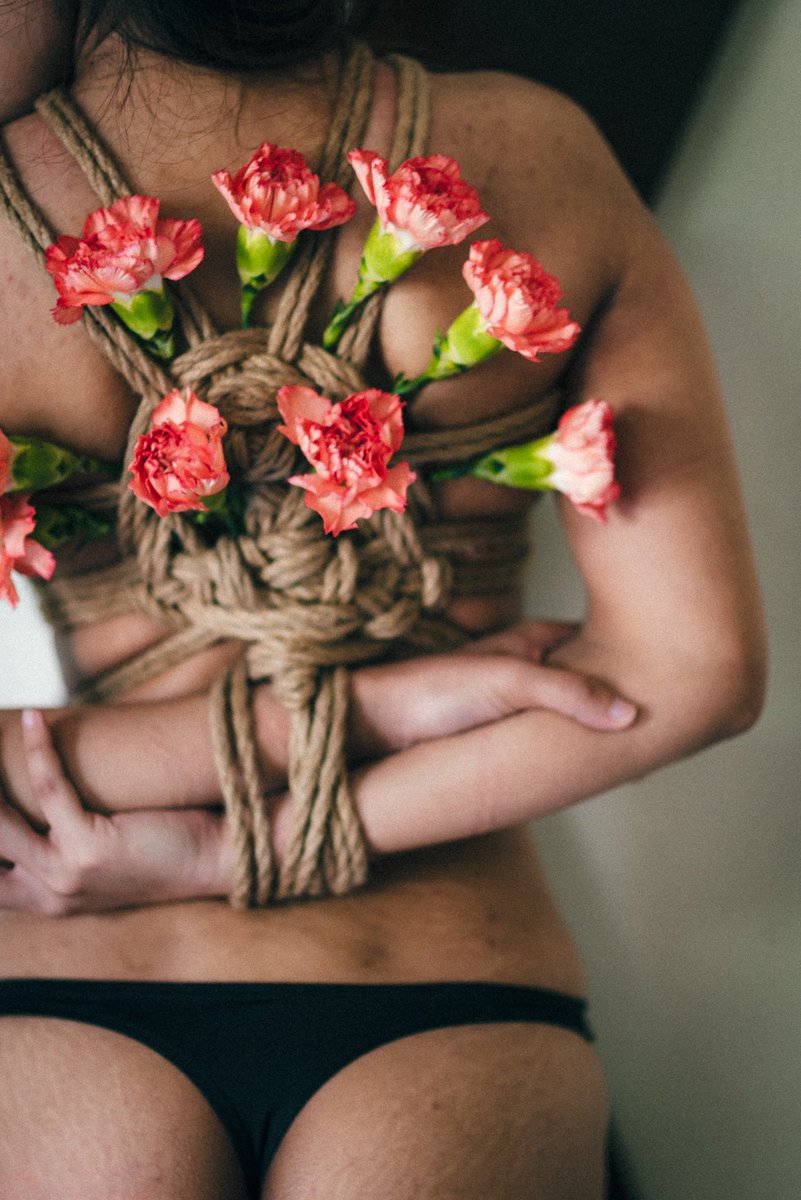 DarkSnapTT's tweet photo. รีรัน Shibari&amp;Flowers ต้อนรับวันวาเลนไทน์ 🥀
. #shibari . https://t.co/79yPc2WQHN