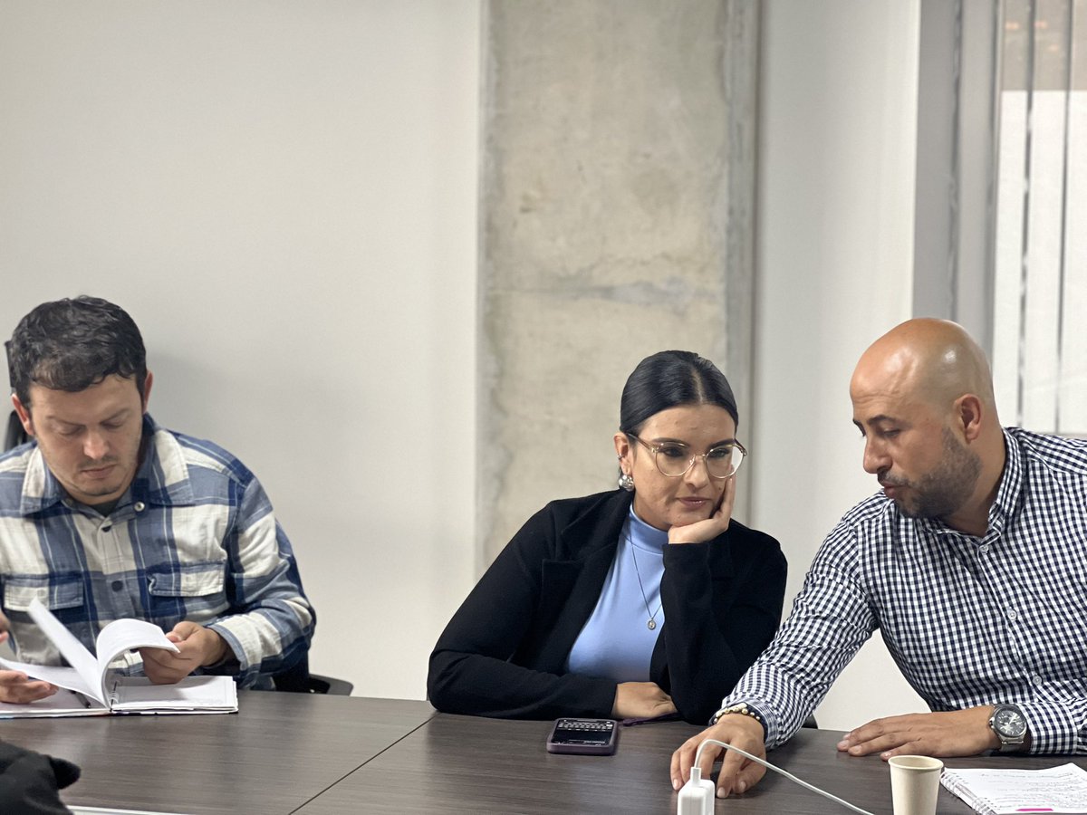 CEOCorporacion's tweet photo. #AEstaHora conversamos con los alcaldes y secretarios de educación de @ElCarmenV @mmarinilla @LaCejadelTambo @elretiroant  @AlcaldiaGuarne sobre el lanzamiento del club de robótica gracias al apoyo de @Devimed. Queremos seguir inspirando a los jóvenes en el desarrollo tecnológico https://t.co/x4iIWsvHq4