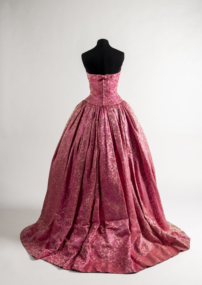 Fall in love this #ValentinesDay with the most spectacular pink brocade ballgown by London couturier #JohnCavanagh. Dating to c.1958, this fabulous gown features a lifted hem trimmed with a bow and pannier-shaped sides that sweep away to reveal a dramatic train at the back.