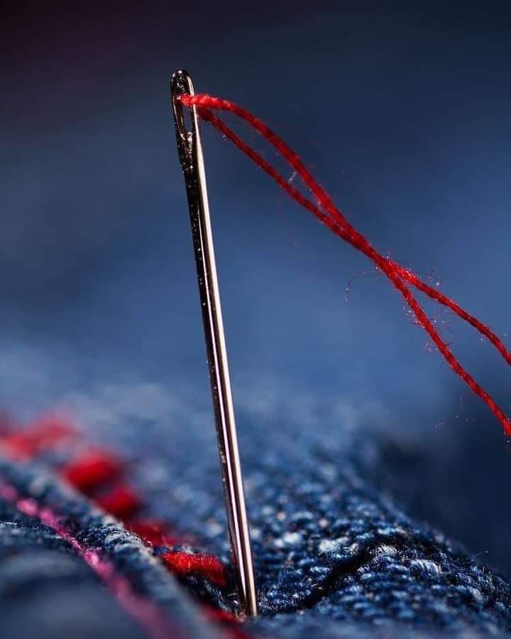 .

البعض 
رغم اجادتهم لخياطة الحروف 
و تفصيلها تفصيلا احترافيا ...
إلا أنهم يجهلون المقاس المناسب لبعض القلوب......
صياغة الحرف فن 🌹
أما اكتساب القلوب فهبة من الله.....♥️
.

 #مساء_الخير