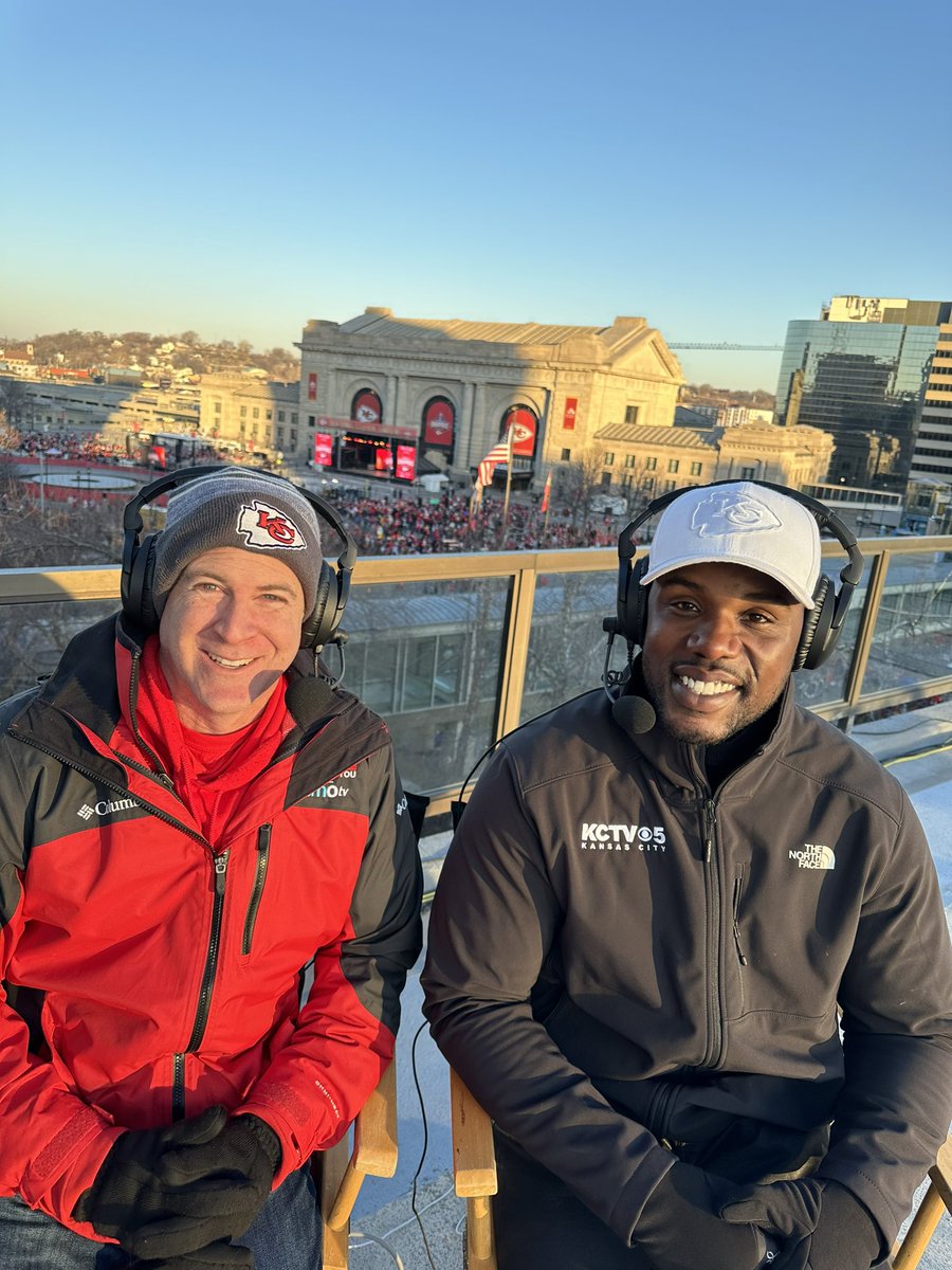 MollyKCTV's tweet photo. More great coverage coming your way on @KCTV5 from @ScottKCTV5 and @DezmanM live right outside @UnionStationKC . #ParadeofChampions @Chiefs https://t.co/A8DvQ6PUYG