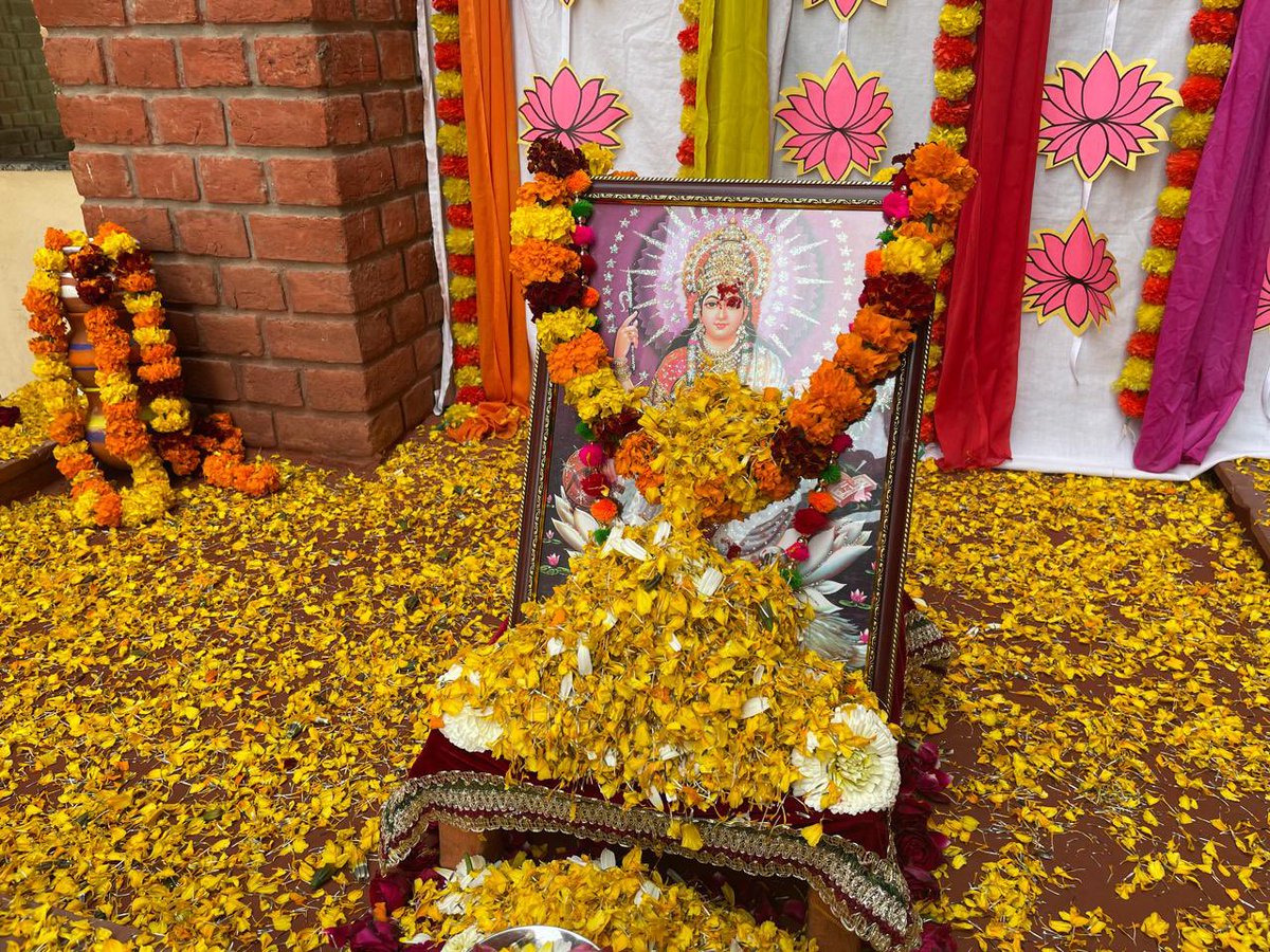 DrAjayRana's tweet photo. Join us in invoking the blessings of Goddess Saraswati for knowledge, wisdom, and prosperity. Let's celebrate the arrival of spring with reverence and joy!
#basantpanchami #Pooja #AmityUniversity #GreaterNoidaCampus #amityuniv #amityfutureacademy #amityhappenings #amity https://t.co/IsMMjchD8s