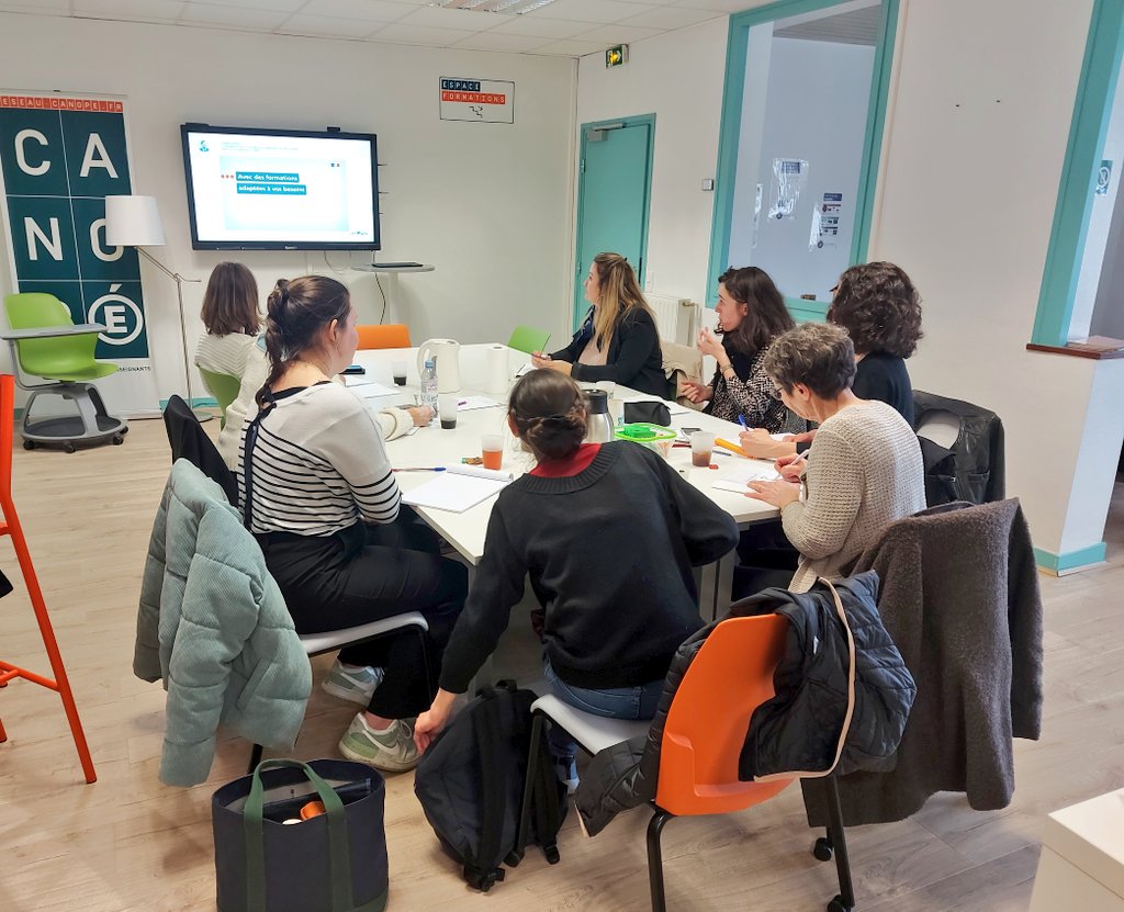 canope_27's tweet photo. Enseignants, orthophonistes, psychomotriciens...suivent la conférence de Grégoire Borst à l'atelier Canopé d'Évreux #canotech @ac_normandie https://t.co/aP0Y57VVJY
