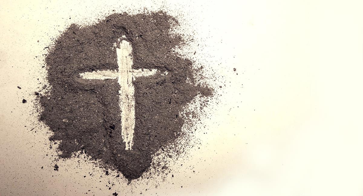 'Las cenizas significan que soy un pecador. La forma de la cruz significa que tengo un Salvador'. #MiercolesDeCeniza