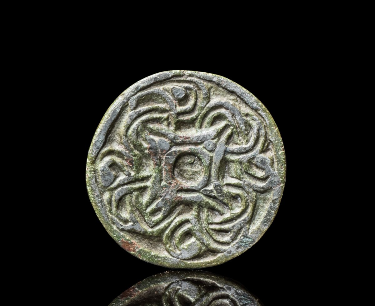 TimesAncient1's tweet photo. British Viking bronze brooch with Borre knotwork design - for sale
https://t.co/q5NZBgOjMT

#medieval #antiques #archaeology #brooch #vikings #viking #borre https://t.co/RKfKu5fQAU