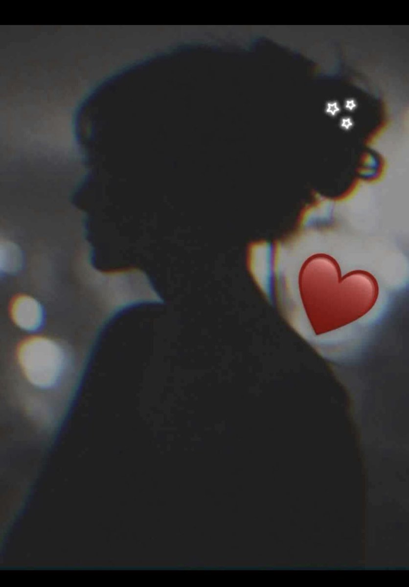 ،،

،،

نحن لا نحتاج إلى رسائل خاوية من المشاعر ..
نحتاج لمن يبعث السلام في أرواحنا ..
لمن يسمعنا بقلبه ..
قد نحتاج للحب مره واحدة ..
ولكننا نحتاج إلى الأمان الآف المرات ..
ليس الغريب من لا نعرفه ..
إنما الغريب هو الشخص الذي كان قريباً 
وأصبحنا لا نفهمه ولا يشعر بنا....