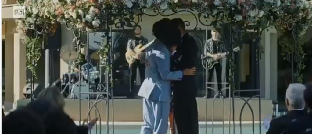 Cartabellotta's tweet image. Il bacio tra due uomini coperto da un bollino... "nero"
E' la #Rai del 2024 signori

#Ferilli 
#Gloria