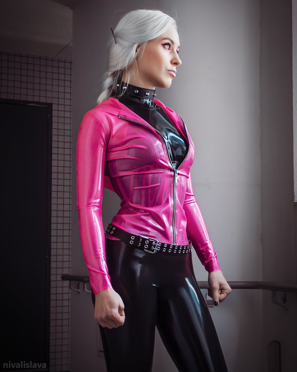 Caramel or berries? 🤔 Pink latex jacket on top of black catsuit and a corset 🖤🩷