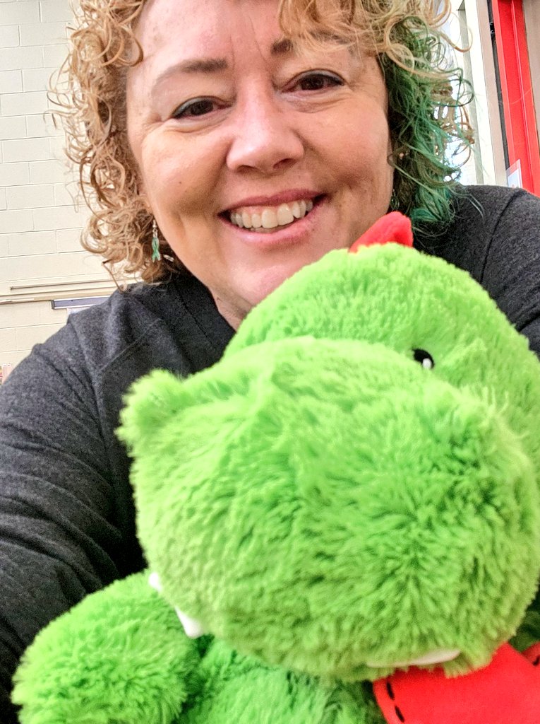 #valentinesday2024 #ValentinesGift from a favorite student @CardinalsLHS she chose #green to honor my husband who is fighting #cholangiocarcinoma @curecc #LTPSItStartsWithOne #KindnessMatters #CureCCA #GreenForCCA