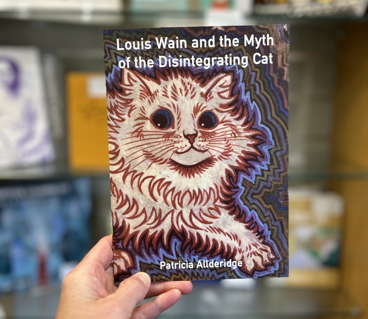 🔦 Sunday Shop Spotlight! Louis Wain & the Myth of the Disintegrating Cat Bethlem Museum of the Mind founder, Patricia Allderidge, examines the widespread theory that Louis Wain's mental decline can be traced in his artwork - and finds it wanting. bit.ly/WainMyth