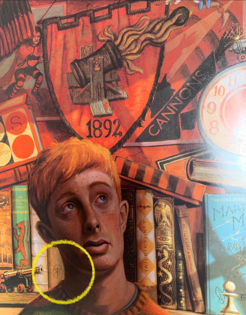 Aleitaa's tweet photo. @jk_rowling Hey @jk_rowling just discovered that Ron reads Tolkien on the illustrated version of HP4!! Is this his History book? 😱🧙🏻‍♂️ #jimkay #HarryPotter https://t.co/oT8O90aOCY