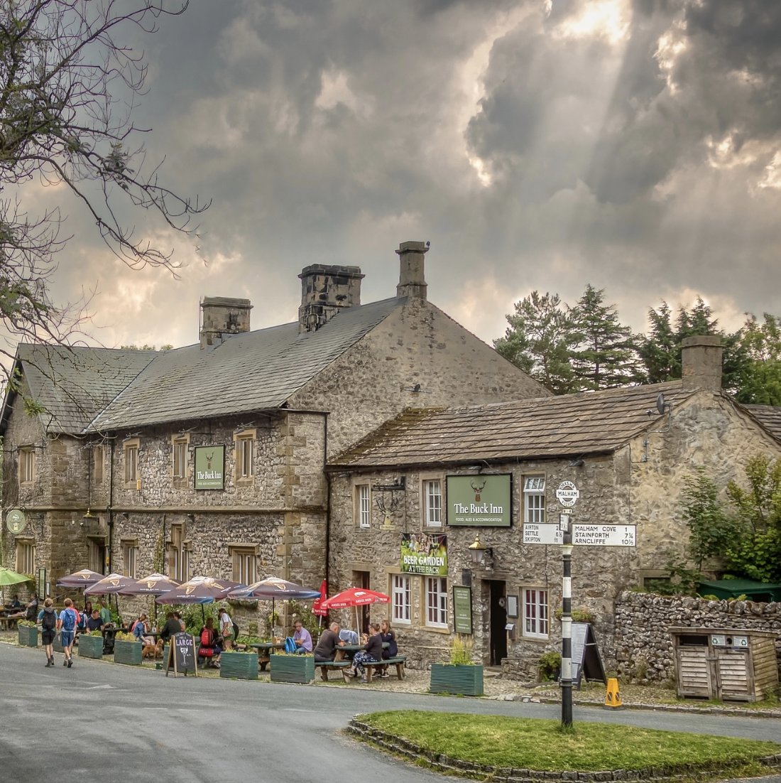 Dreaming of summer evenings at the pub 🤩.

Have you made your holiday plans for this year yet?

📸 ascotography on Instagram

#PhotosOfBritain #YourBritain #GloriousBritain #WeLoveEngland  #VisitNorthYorkshire #VisitBritain #UKHiddenGems