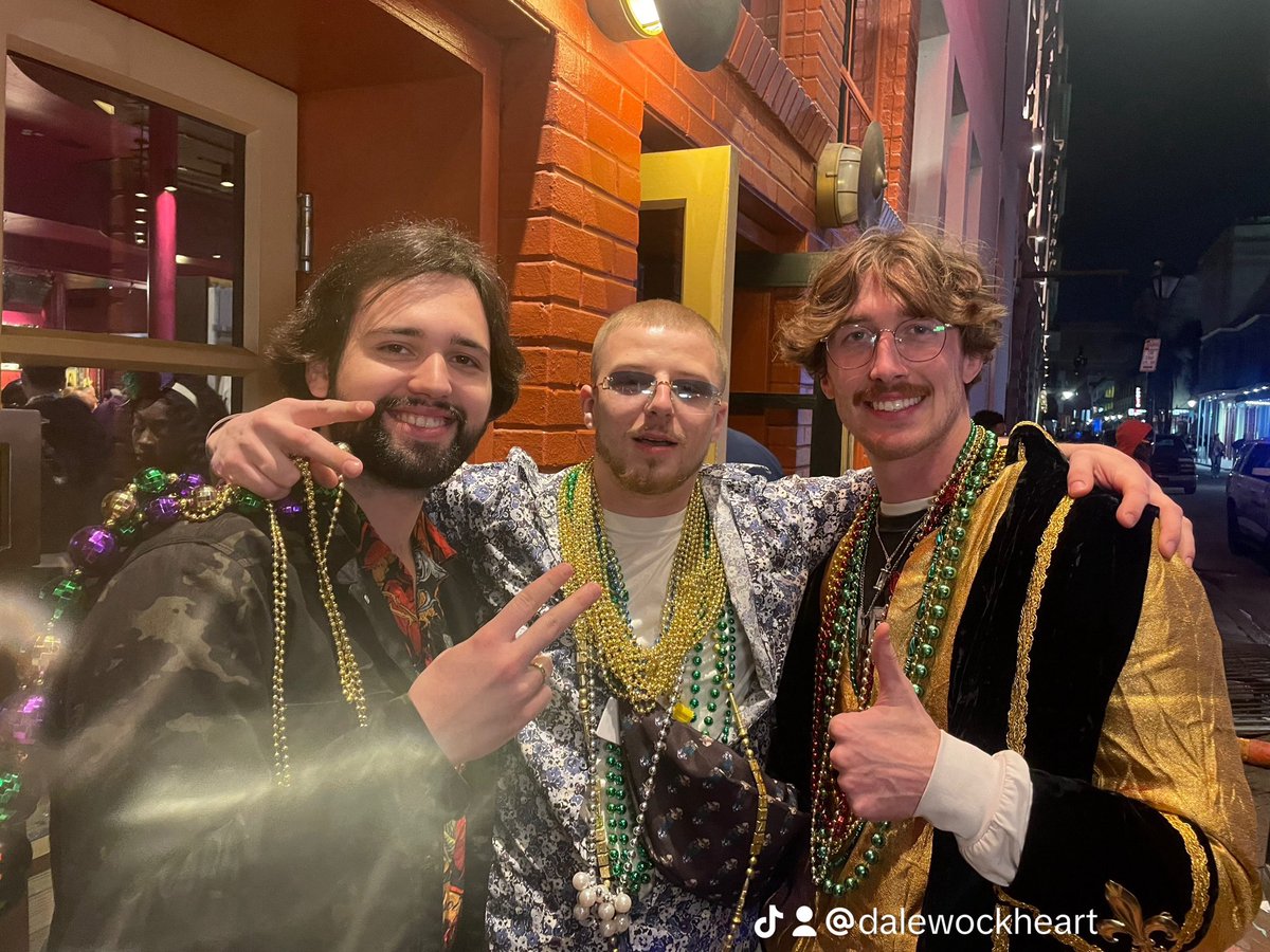 selfishdale's tweet photo. mardi gras 2024 
🫡 https://t.co/3gYfCyW0Pn