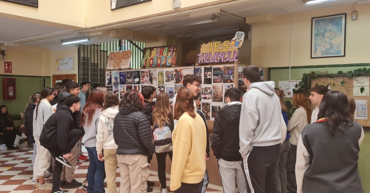 trevenqueies's tweet photo. El departamento de Filosofía organiza el I Concurso de fotografía filosófica del IES Trevenque, coincidiendo con la convocatoria de la Olimpiada Andaluza de Filosofía y en la que participarán los preseleccionados. Invitamos a la visita de la exposición acerca de ¿Qué es el Ocio? https://t.co/Pqb6MGX7cr