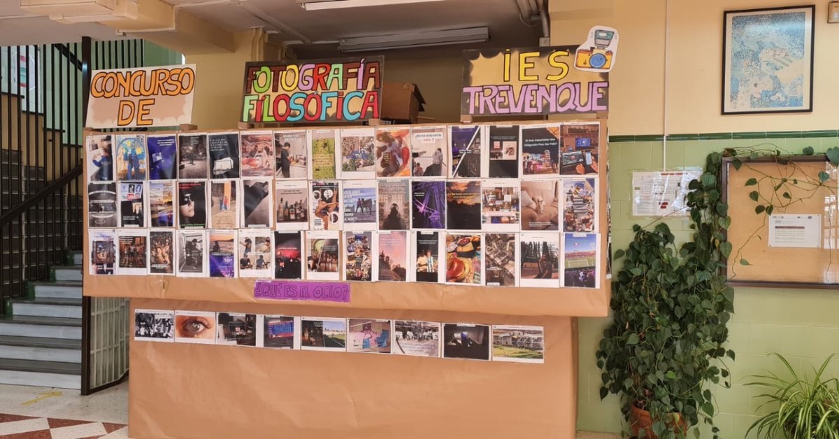 trevenqueies's tweet photo. El departamento de Filosofía organiza el I Concurso de fotografía filosófica del IES Trevenque, coincidiendo con la convocatoria de la Olimpiada Andaluza de Filosofía y en la que participarán los preseleccionados. Invitamos a la visita de la exposición acerca de ¿Qué es el Ocio? https://t.co/Pqb6MGX7cr